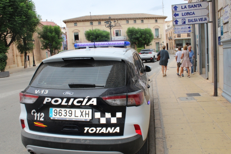Dos personas de origen magreb roban y dan una paliza a un vecino de Lorca tras citarlo por internet en Totana